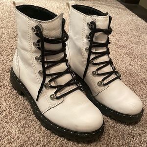 Sorel Lennox White Lace up boots